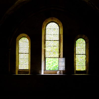 vitrail église romane gargilesse
